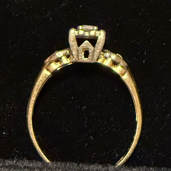 Petite Vintage 14k White Gold Illusion Set Diamond Ring - Picture 2 of 4